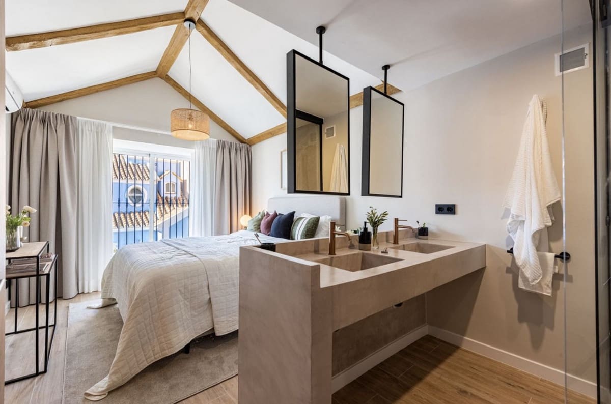 4 sypialnia Dom na sprzedaż w Puerto Banus z basenem garażem - 895 000 € (Ref: 8765704)