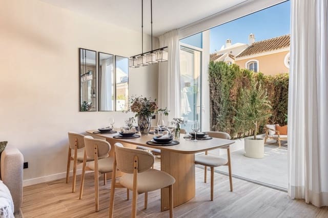 4 bedroom Townhouse for sale in Puerto Banus, Marbella with pool garage - € 895,000 (Ref: 8765704)