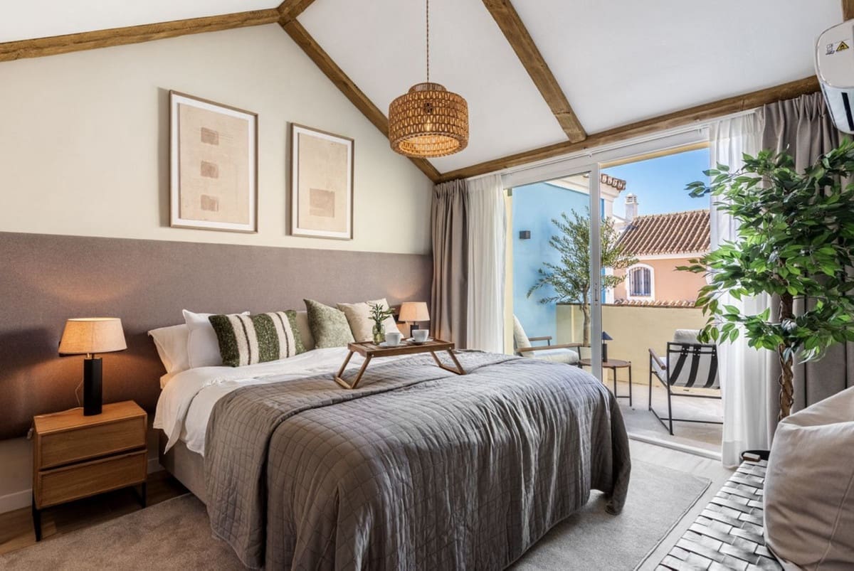 4 sypialnia Dom na sprzedaż w Puerto Banus z basenem garażem - 895 000 € (Ref: 8765704)