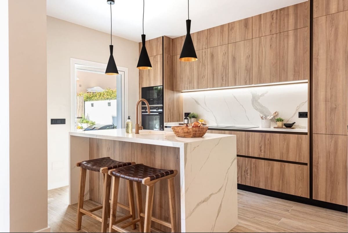 4 sypialnia Dom na sprzedaż w Puerto Banus z basenem garażem - 895 000 € (Ref: 8765704)