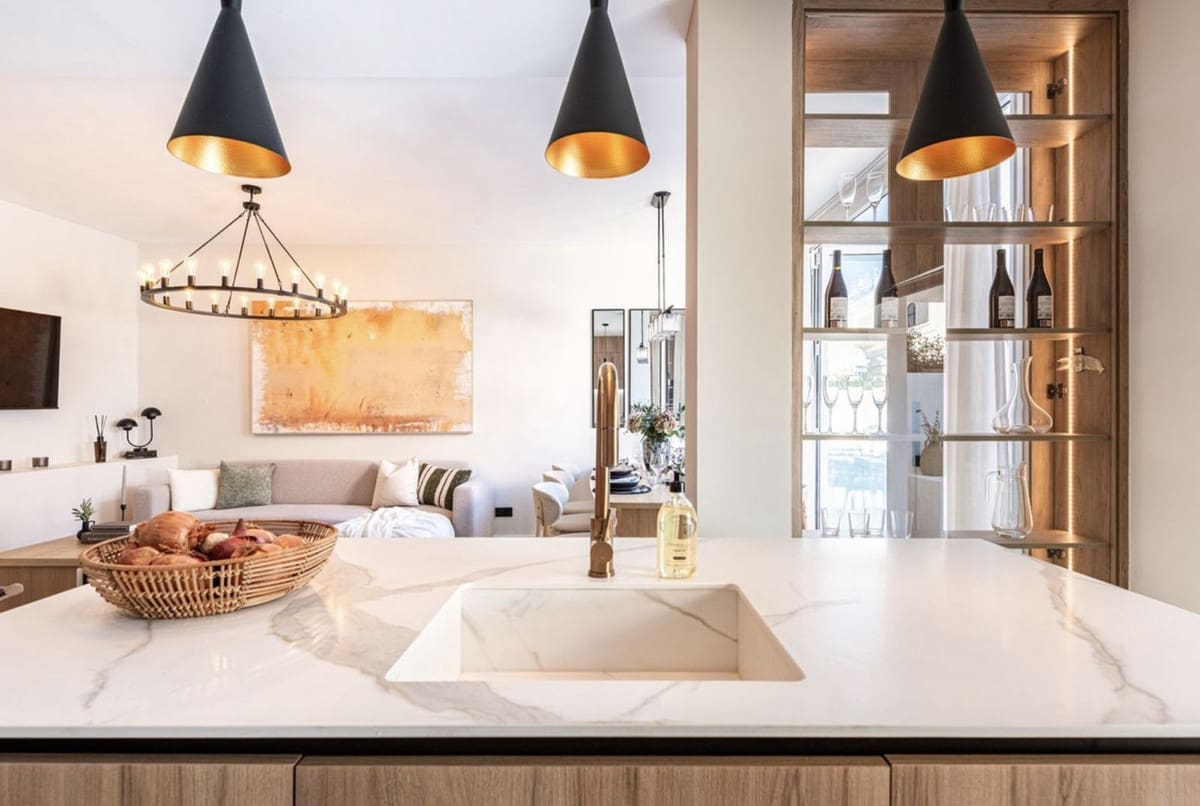 4 sypialnia Dom na sprzedaż w Puerto Banus z basenem garażem - 895 000 € (Ref: 8765704)