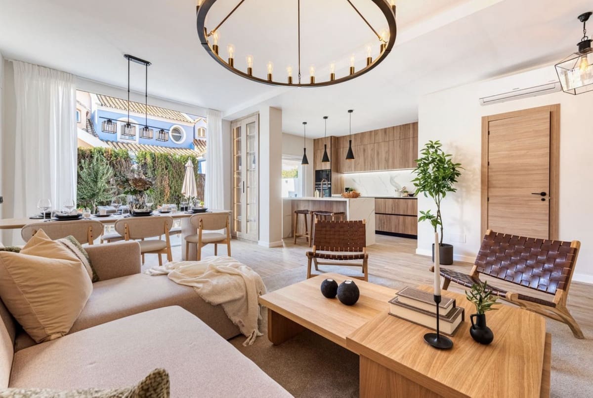 4 sypialnia Dom na sprzedaż w Puerto Banus z basenem garażem - 895 000 € (Ref: 8765704)