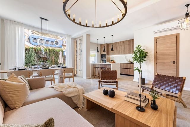 4 bedroom Townhouse for sale in Puerto Banus, Marbella with pool garage - € 895,000 (Ref: 8765704)