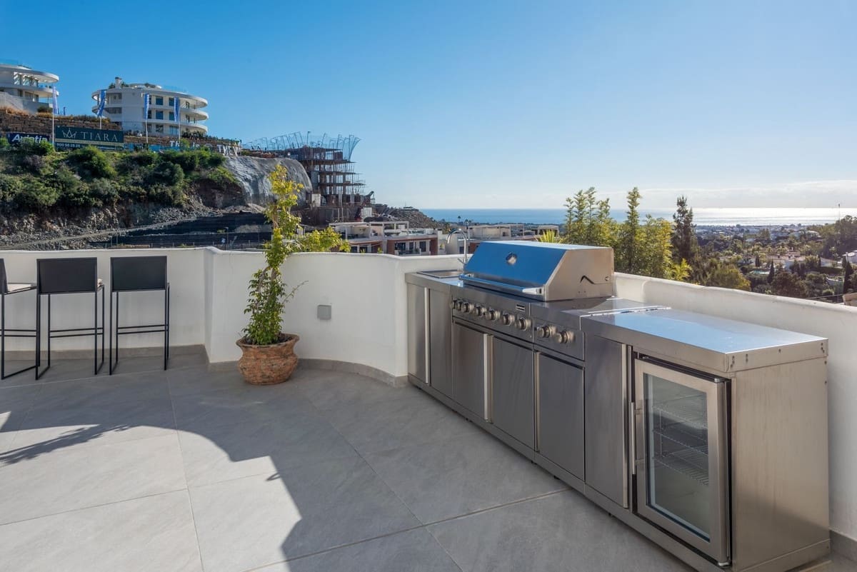 2 soveværelse Lejlighed til salg i La Quinta med swimmingpool garage - € 595.000 (Ref: 8769250)