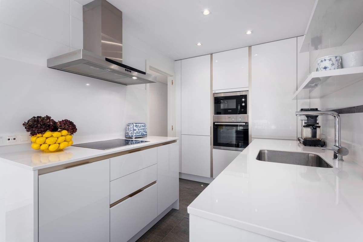 2 soveværelse Lejlighed til salg i La Quinta med swimmingpool garage - € 595.000 (Ref: 8769250)