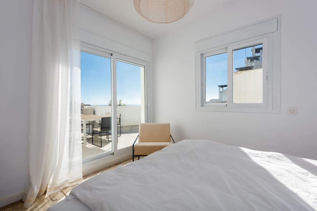 2 soveværelse Lejlighed til salg i La Quinta med swimmingpool garage - € 595.000 (Ref: 8769250)