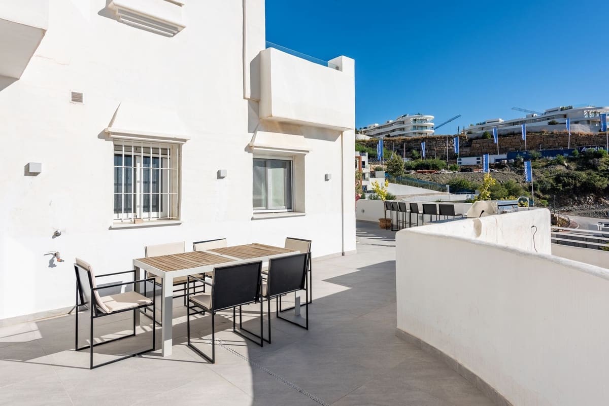 2 soveværelse Lejlighed til salg i La Quinta med swimmingpool garage - € 595.000 (Ref: 8769250)