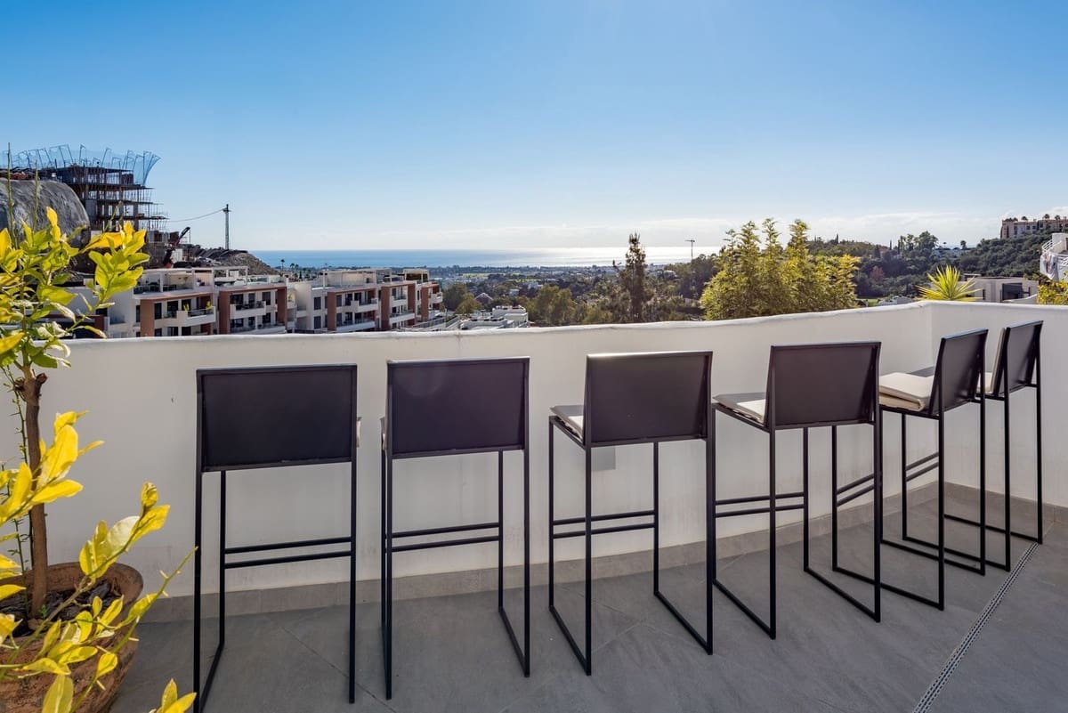 2 soveværelse Lejlighed til salg i La Quinta med swimmingpool garage - € 595.000 (Ref: 8769250)