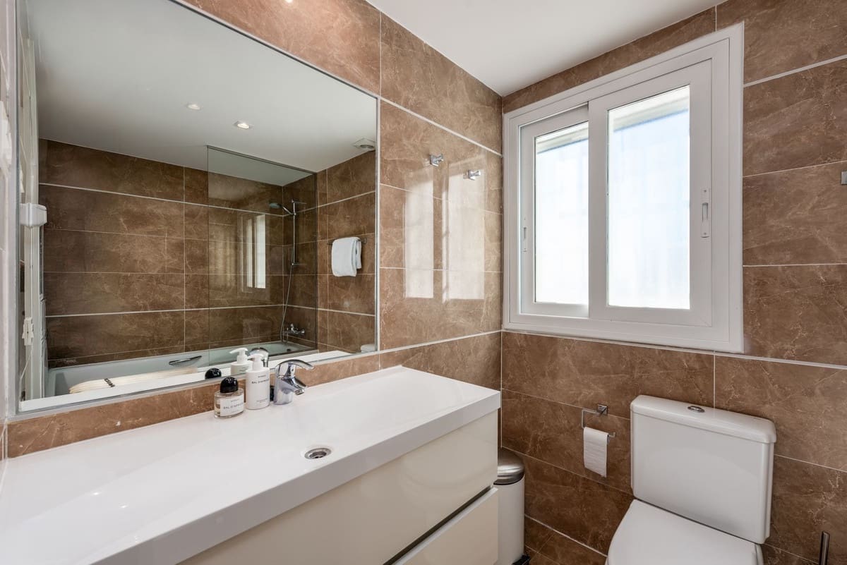 2 soveværelse Lejlighed til salg i La Quinta med swimmingpool garage - € 595.000 (Ref: 8769250)