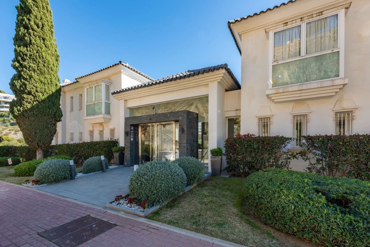 2 soveværelse Lejlighed til salg i La Quinta med swimmingpool garage - € 595.000 (Ref: 8769250)