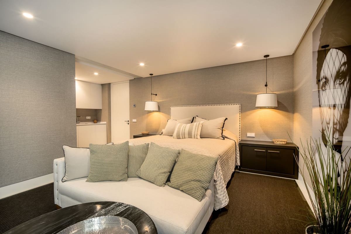 6 bedroom Villa for sale in La Quinta with pool garage - € 7,850,000 (Ref: 8769251)