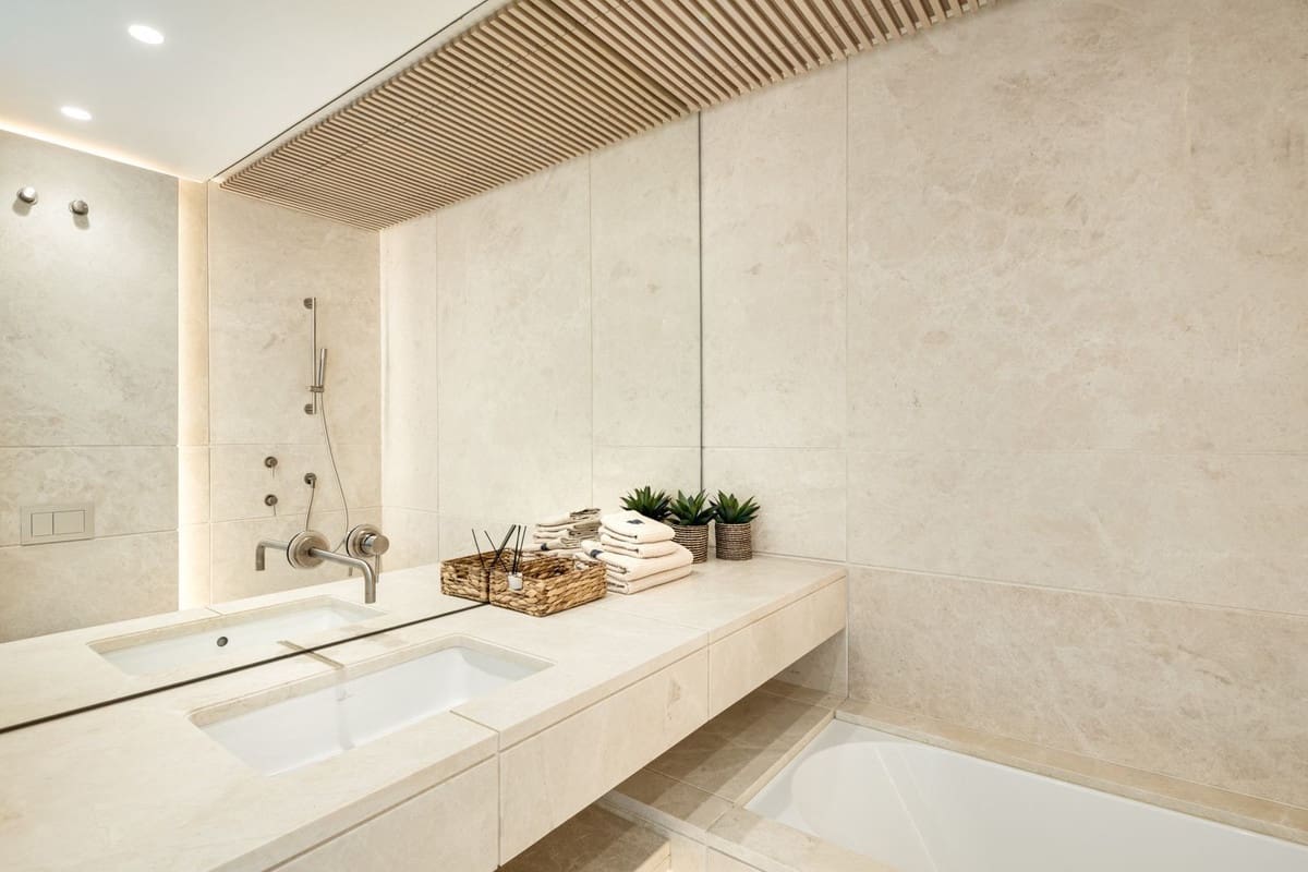 6 bedroom Villa for sale in La Quinta with pool garage - € 7,850,000 (Ref: 8769251)