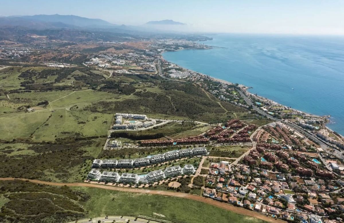 2 bedroom Apartment for sale in Estepona with pool garage - € 515,000 (Ref: 8769383)