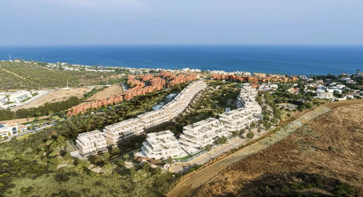 2 bedroom Apartment for sale in Estepona with pool garage - € 515,000 (Ref: 8769383)