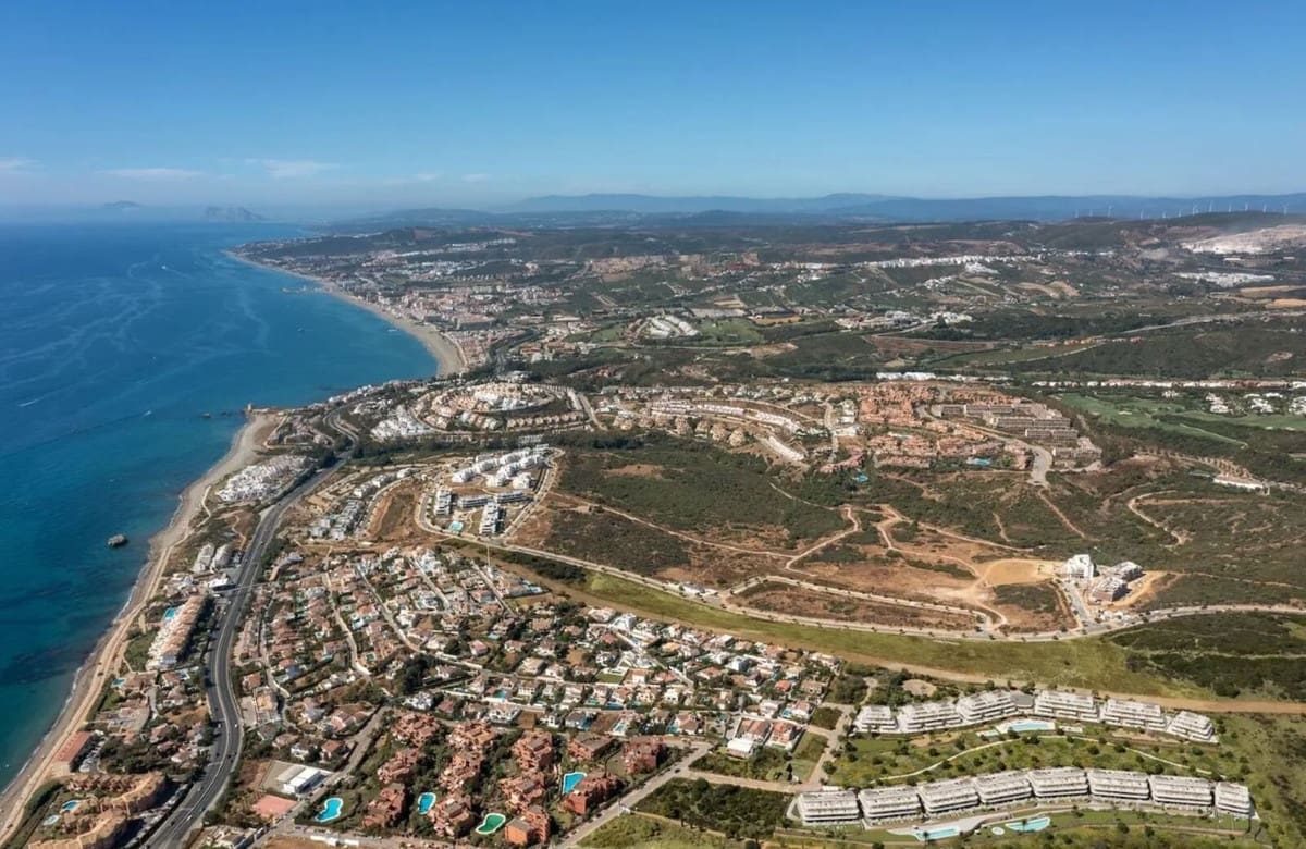 2 bedroom Apartment for sale in Estepona with pool garage - € 515,000 (Ref: 8769383)