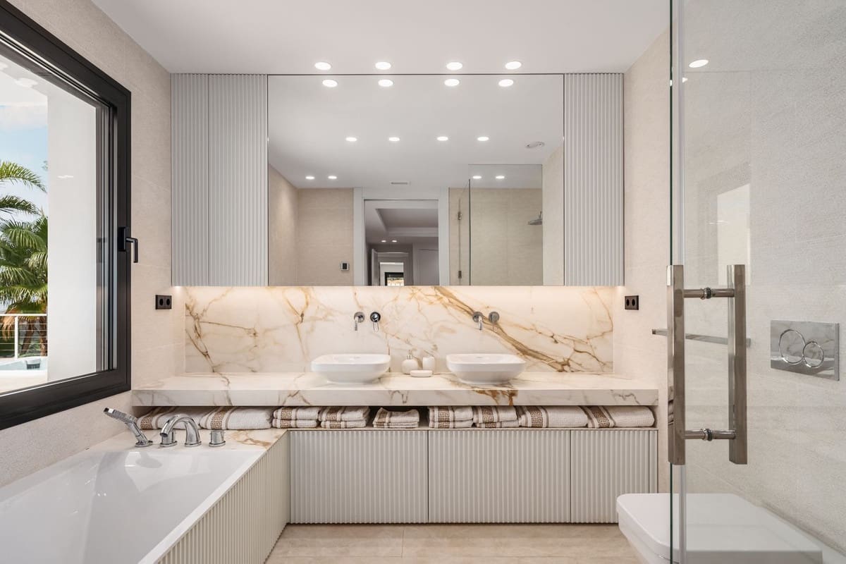 4 soveværelse Villa til salg i El Rosario med swimmingpool garage - € 3.500.000 (Ref: 8777494)