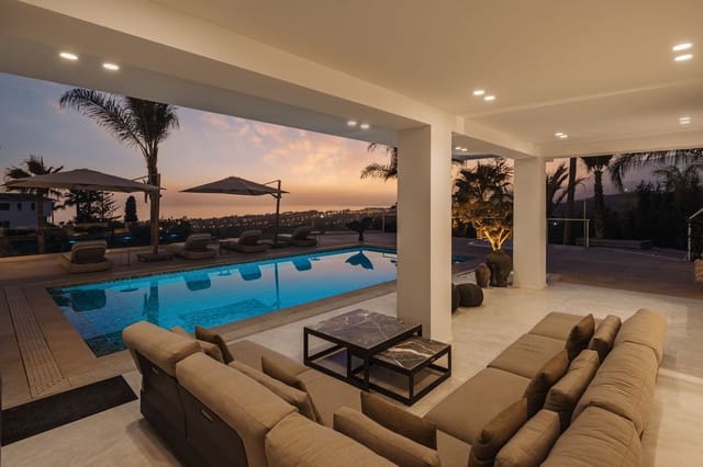 4 soveværelse Villa til salg i El Rosario, Marbella med swimmingpool garage - € 3.500.000 (Ref: 8777494)