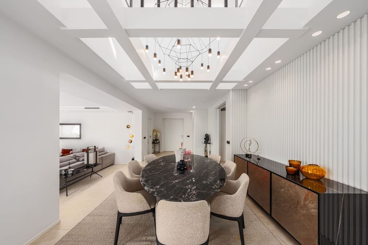 4 slaapkamer Villa te koop in El Rosario met zwembad garage - € 3.500.000 (Ref: 8777494)