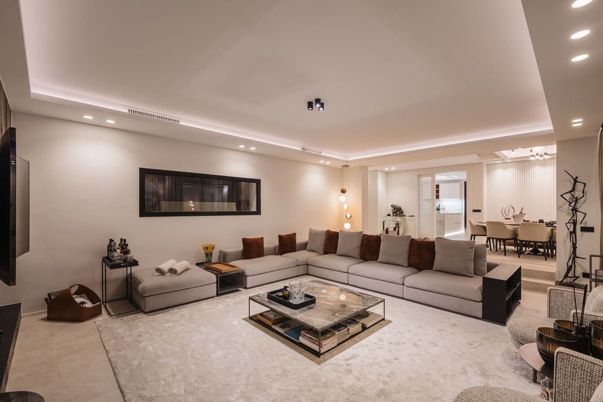 4 slaapkamer Villa te koop in El Rosario met zwembad garage - € 3.500.000 (Ref: 8777494)