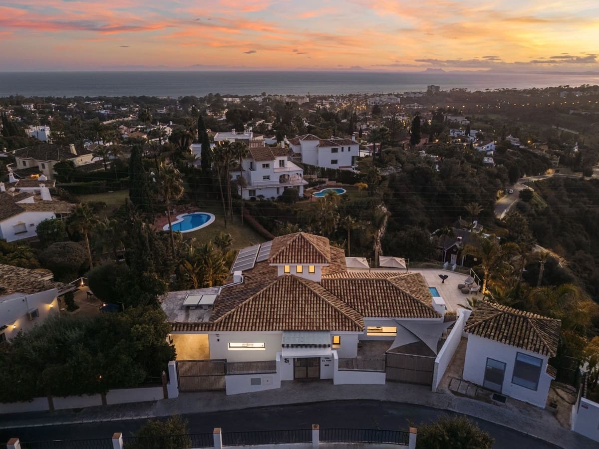 4 slaapkamer Villa te koop in El Rosario met zwembad garage - € 3.500.000 (Ref: 8777494)