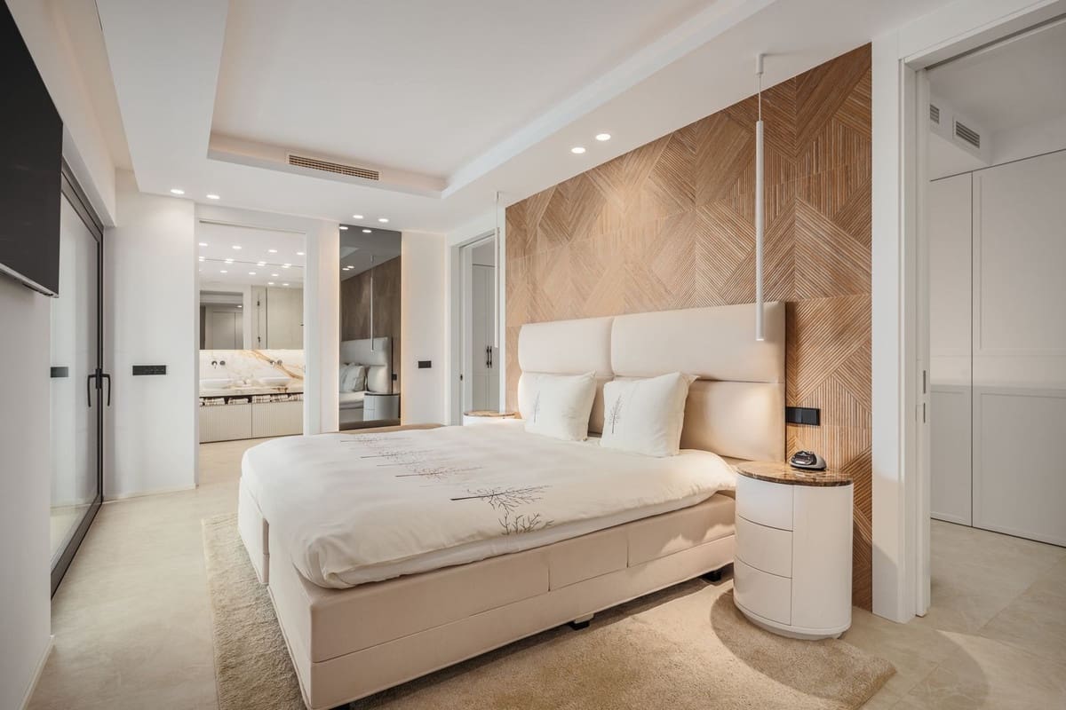 4 slaapkamer Villa te koop in El Rosario met zwembad garage - € 3.500.000 (Ref: 8777494)