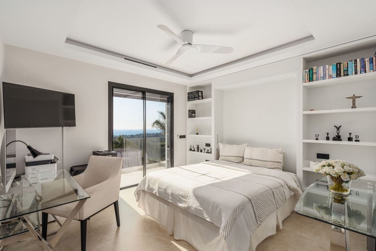 4 slaapkamer Villa te koop in El Rosario met zwembad garage - € 3.500.000 (Ref: 8777494)