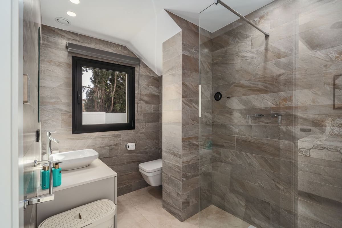 4 slaapkamer Villa te koop in El Rosario met zwembad garage - € 3.500.000 (Ref: 8777494)