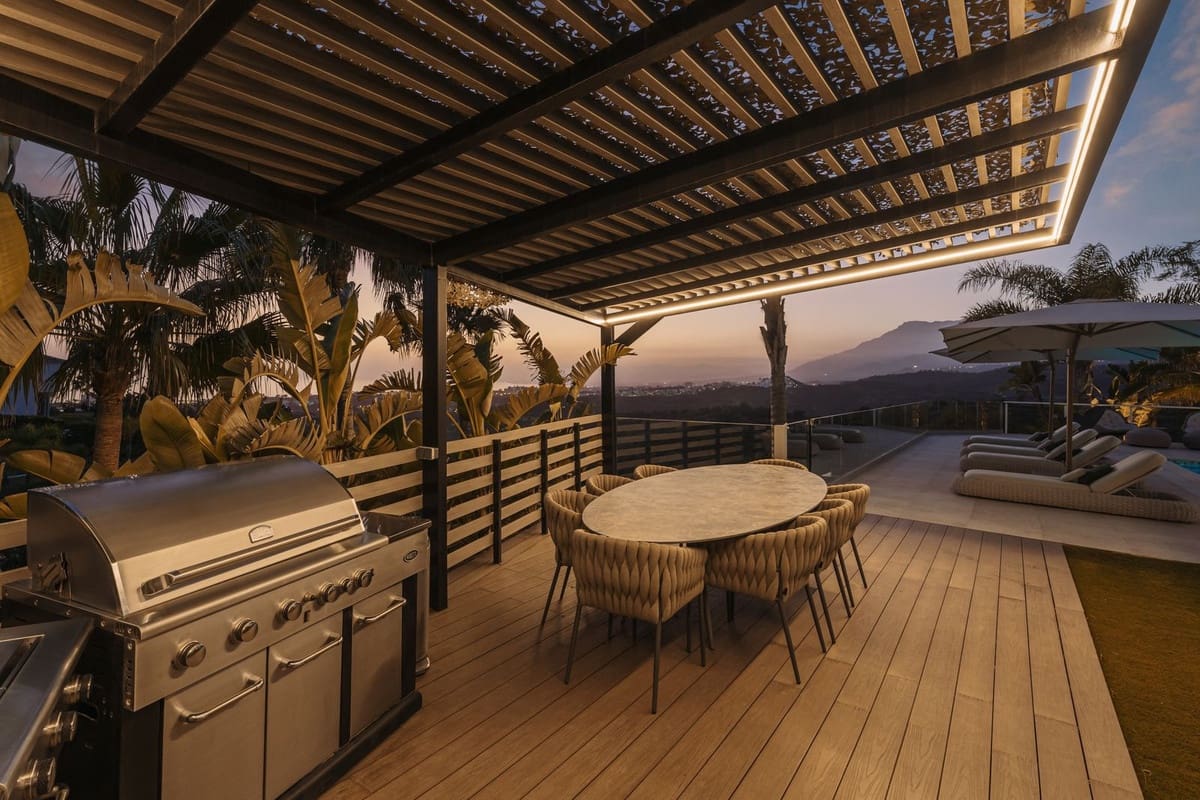 4 slaapkamer Villa te koop in El Rosario met zwembad garage - € 3.500.000 (Ref: 8777494)