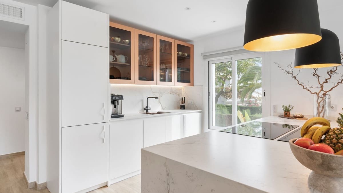 3 bedroom Villa for sale in Elviria with pool garage - € 1,750,000 (Ref: 8780565)