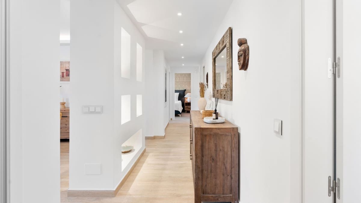 3 bedroom Villa for sale in Elviria with pool garage - € 1,750,000 (Ref: 8780565)