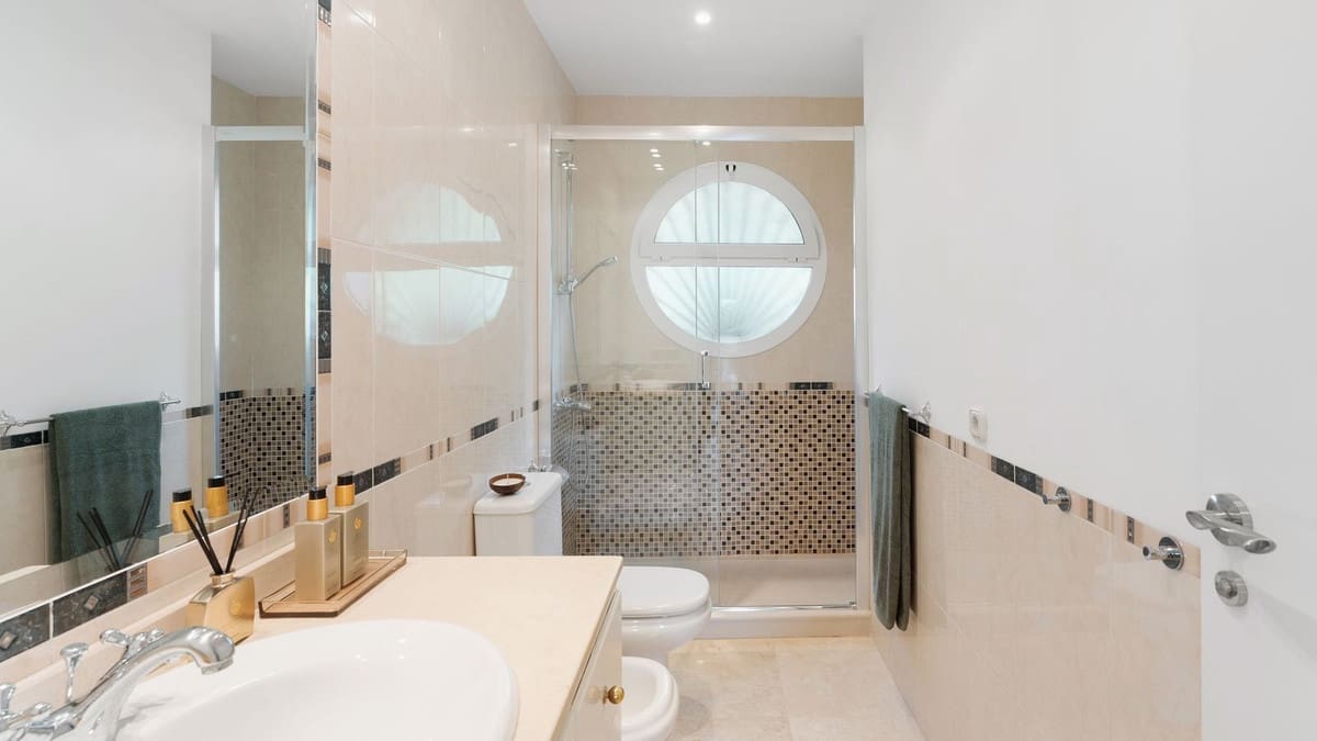 3 bedroom Villa for sale in Elviria with pool garage - € 1,750,000 (Ref: 8780565)