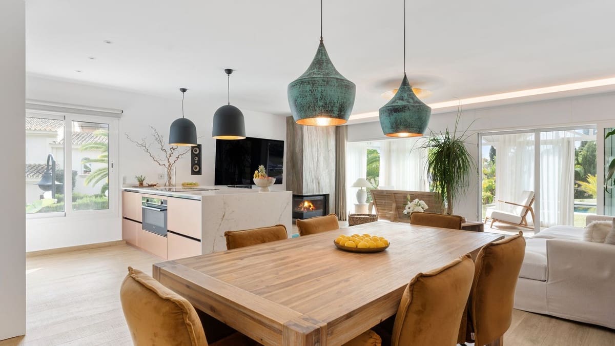 3 bedroom Villa for sale in Elviria with pool garage - € 1,750,000 (Ref: 8780565)