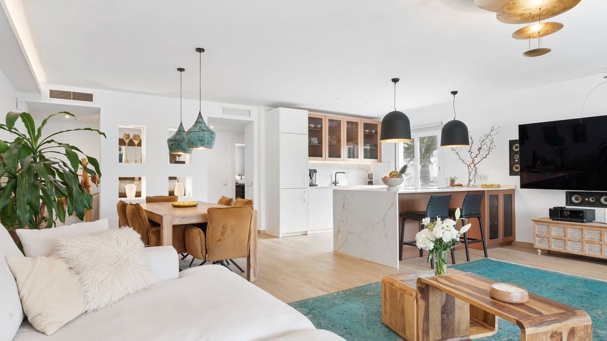 3 bedroom Villa for sale in Elviria with pool garage - € 1,750,000 (Ref: 8780565)