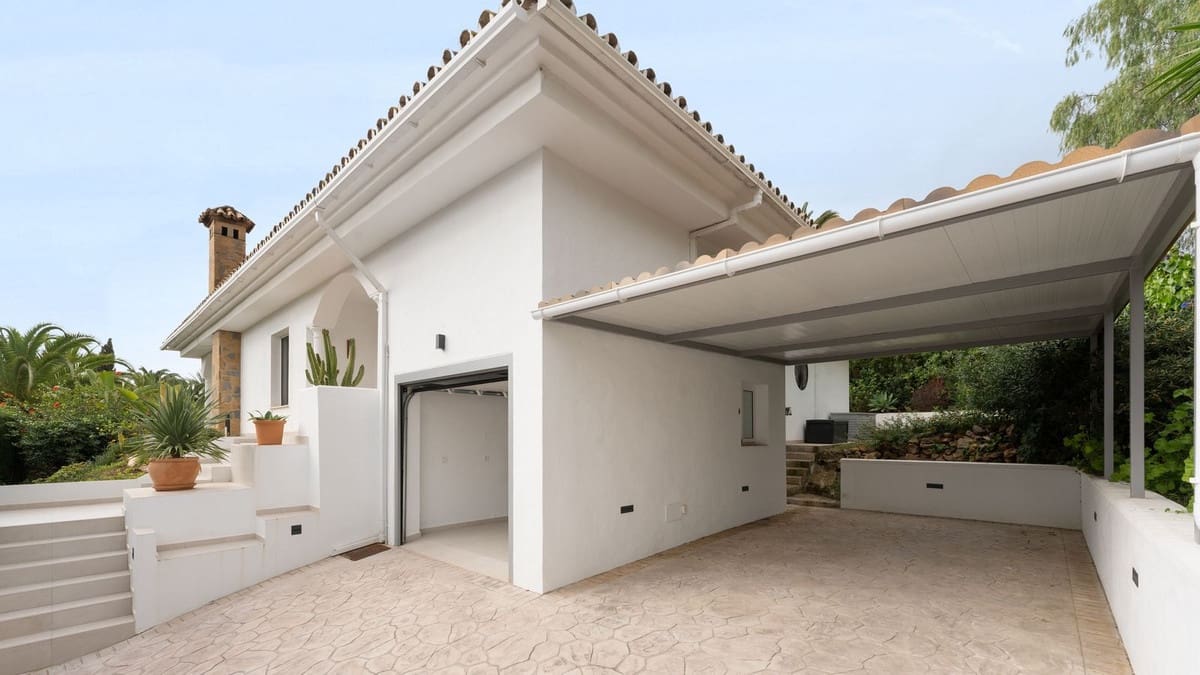3 bedroom Villa for sale in Elviria with pool garage - € 1,750,000 (Ref: 8780565)