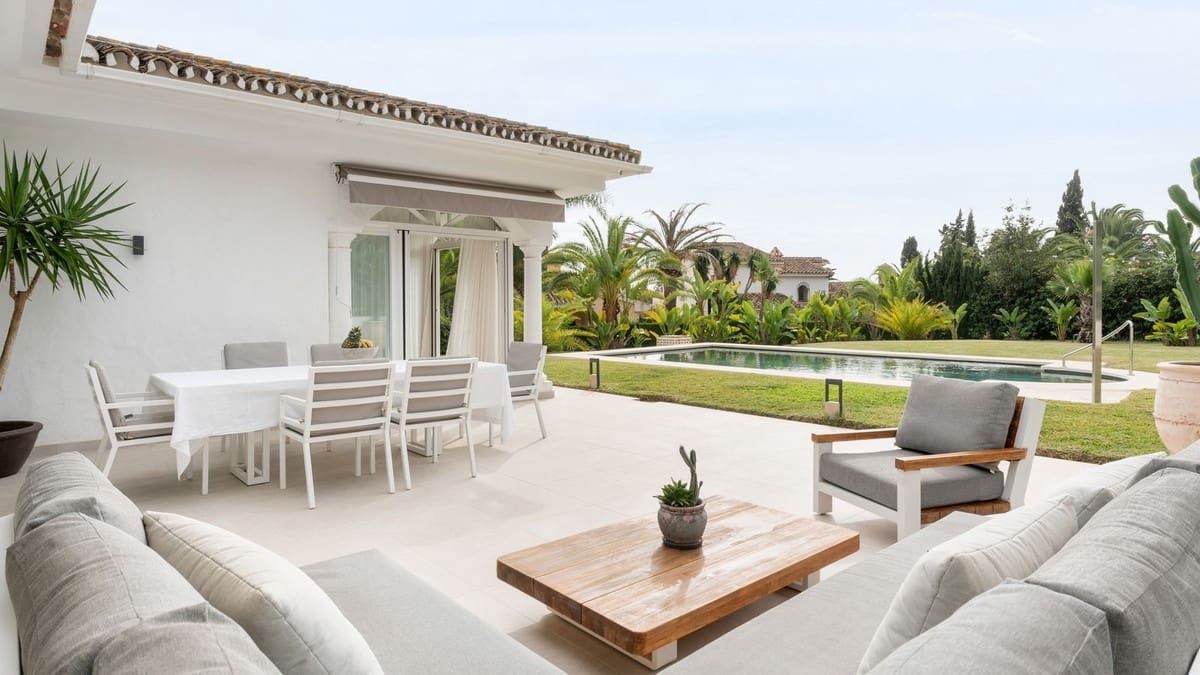 3 bedroom Villa for sale in Elviria with pool garage - € 1,750,000 (Ref: 8780565)