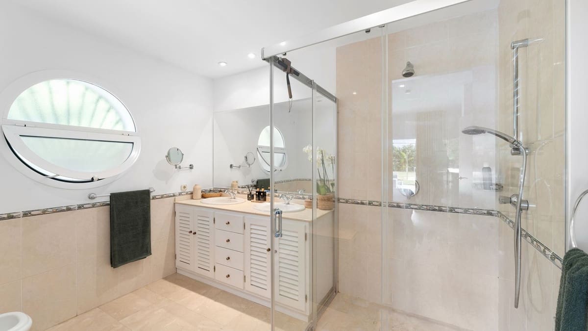 3 bedroom Villa for sale in Elviria with pool garage - € 1,750,000 (Ref: 8780565)