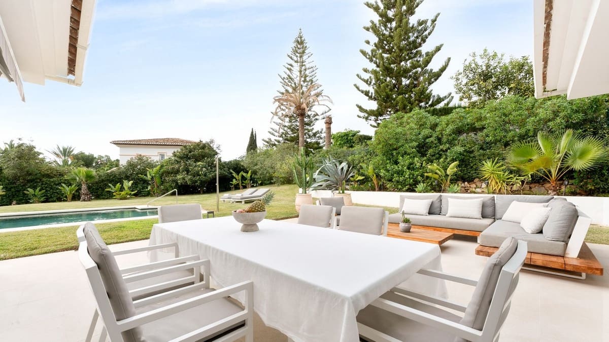 3 bedroom Villa for sale in Elviria with pool garage - € 1,750,000 (Ref: 8780565)