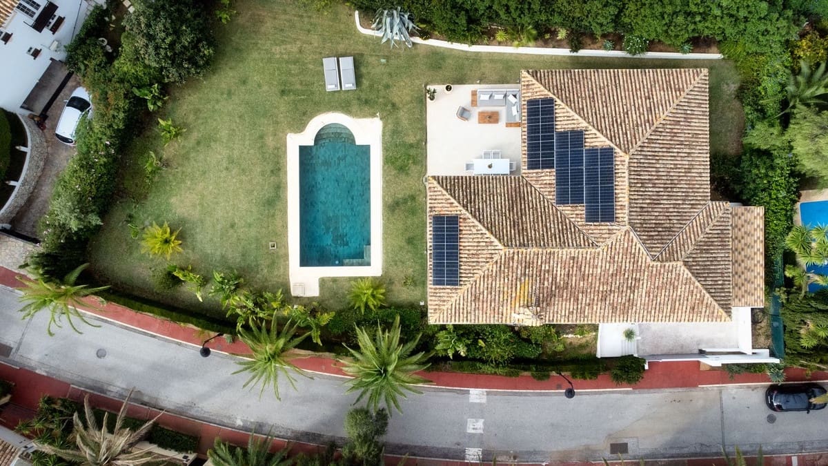 3 bedroom Villa for sale in Elviria with pool garage - € 1,750,000 (Ref: 8780565)