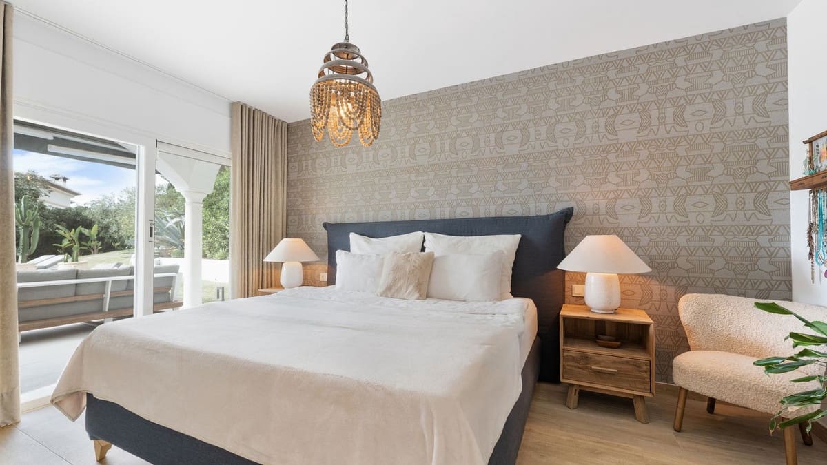 3 bedroom Villa for sale in Elviria with pool garage - € 1,750,000 (Ref: 8780565)