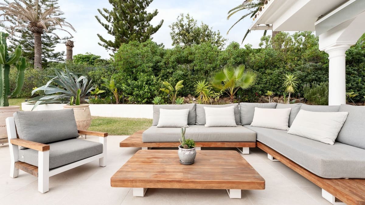 3 bedroom Villa for sale in Elviria with pool garage - € 1,750,000 (Ref: 8780565)