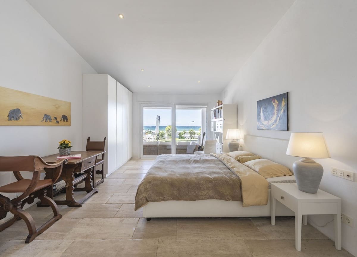 2 bedroom Villa for sale in Marbella with pool - € 1,985,000 (Ref: 8780765)