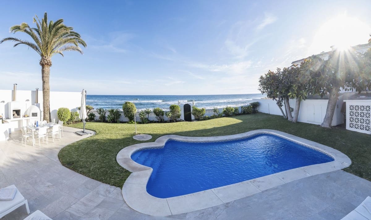 2 bedroom Villa for sale in Marbella with pool - € 1,985,000 (Ref: 8780765)