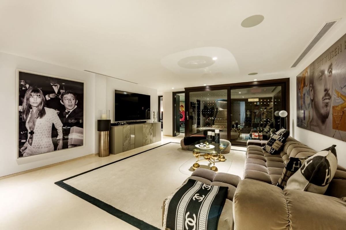 7 bedroom Villa for sale in Nueva Andalucia with pool garage - € 4,750,000 (Ref: 8782338)