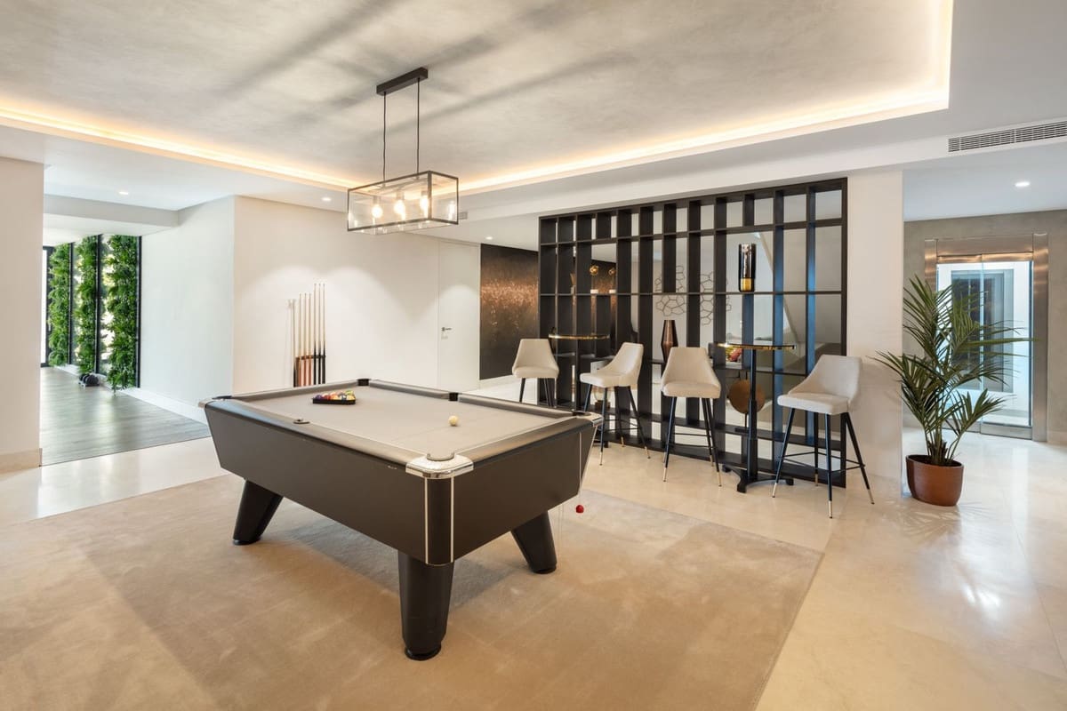 7 chambre Villa/Maison à vendre à El Paraiso avec piscine garage - 6 950 000 € (Ref: 8785519)