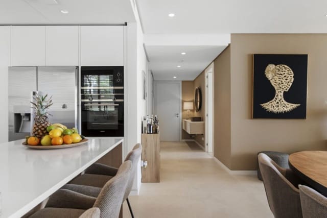 3 sypialnia Apartament na sprzedaż w Marbella z basenem garażem - 1 375 000 € (Ref: 8790215)