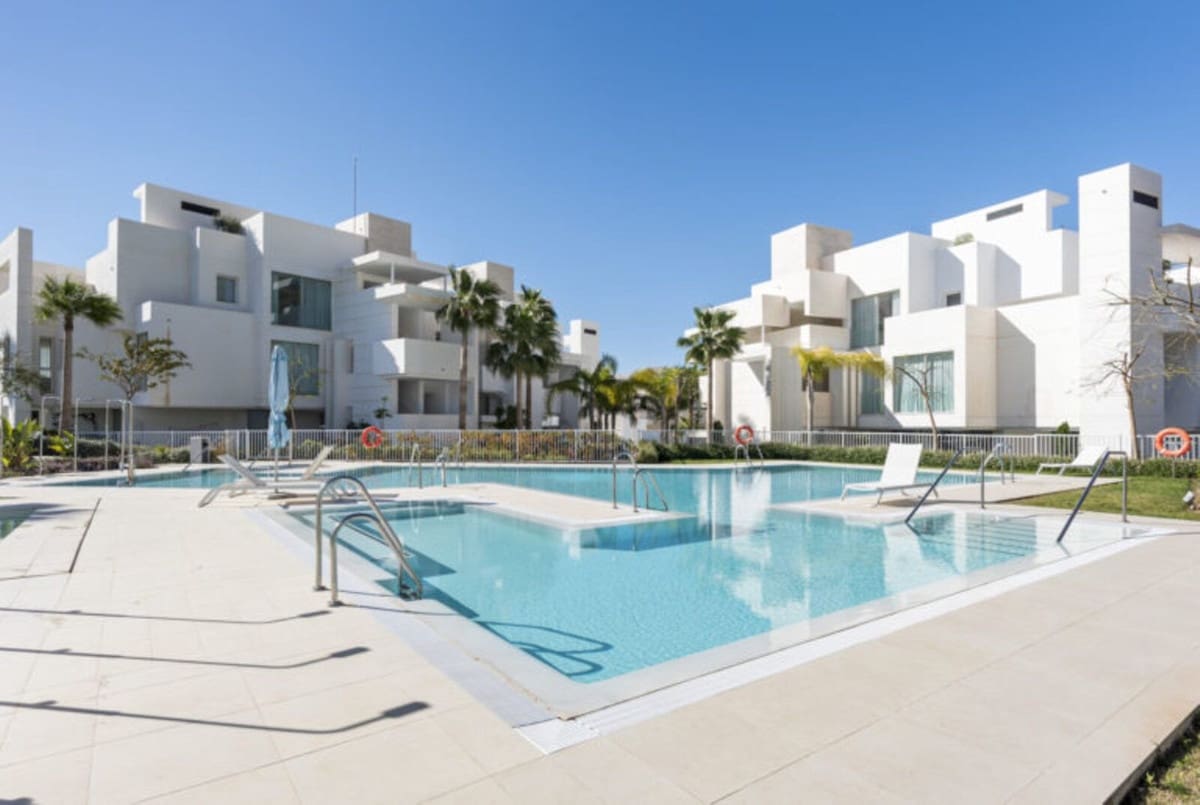 3 bedroom Apartment for sale in Marbella with pool garage - € 1,375,000 (Ref: 8790215)