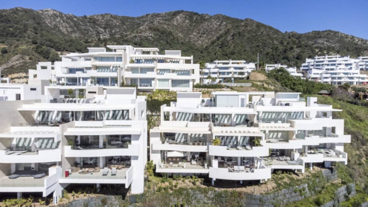 3 bedroom Apartment for sale in Marbella with pool garage - € 1,375,000 (Ref: 8790215)