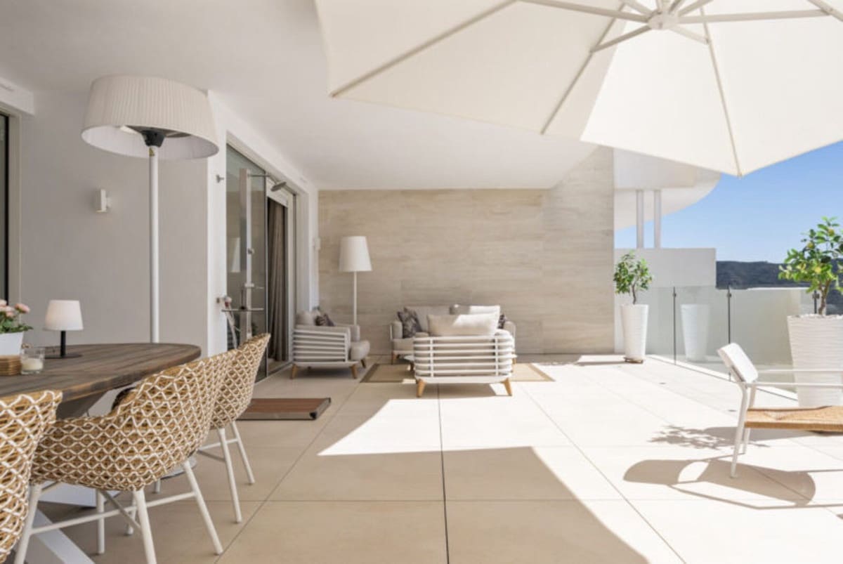 3 sypialnia Apartament na sprzedaż w Marbella z basenem garażem - 1 375 000 € (Ref: 8790215)