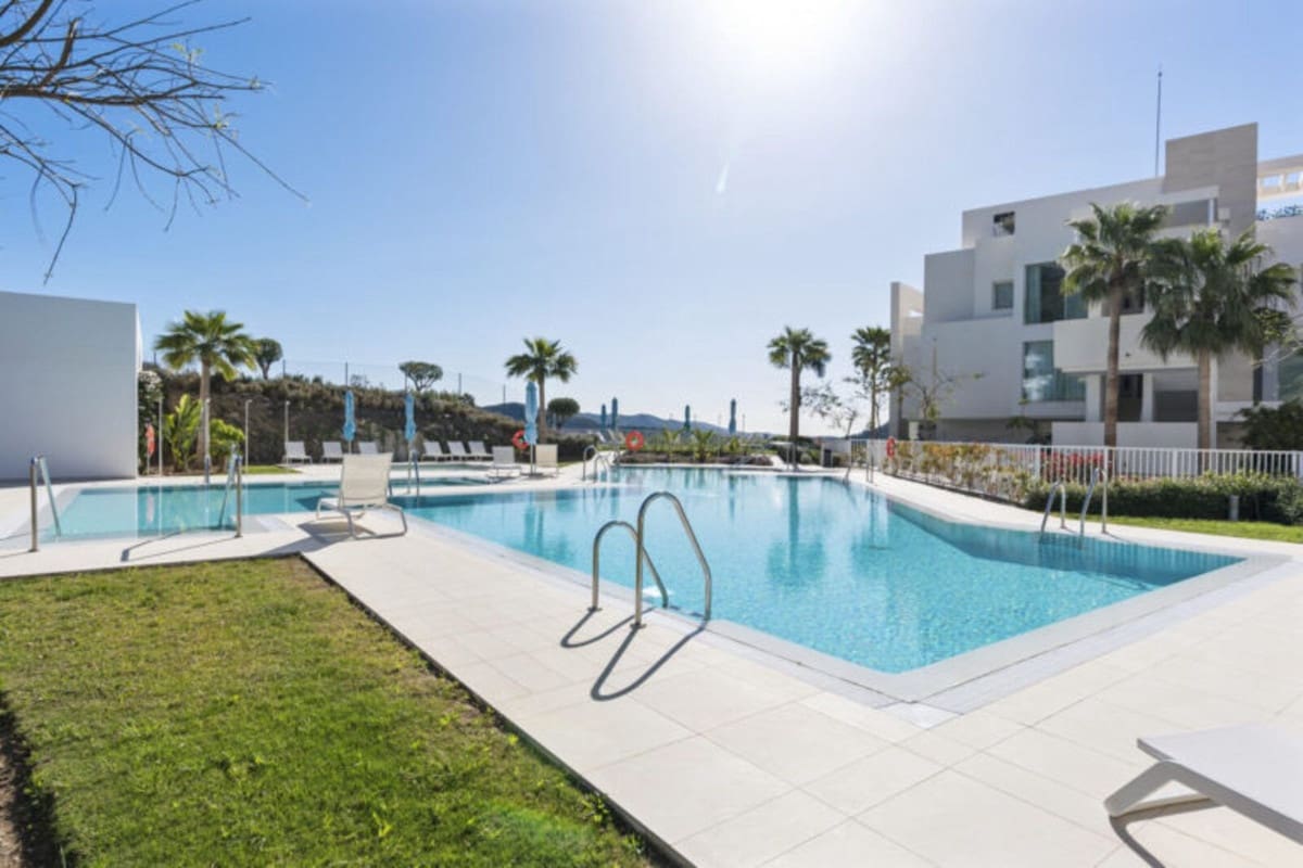 3 sypialnia Apartament na sprzedaż w Marbella z basenem garażem - 1 375 000 € (Ref: 8790215)