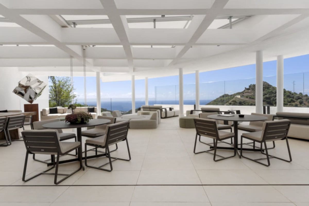 3 sypialnia Apartament na sprzedaż w Marbella z basenem garażem - 1 375 000 € (Ref: 8790215)